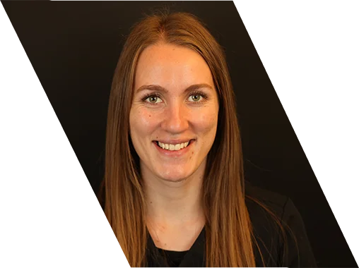 hadley smiling with a dark backdrop